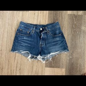 Levi 501 Shorts- 27W